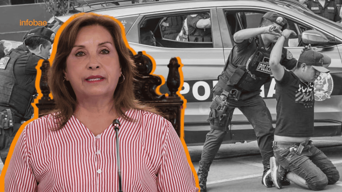 Hombre policial arresta a mujer durante protesta en la calle, imagen en blanco y negro de situación policial en Loreto Noticias.