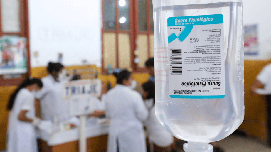 Oxígeno fisiológico en hospital de Loreto, atención sanitaria en la provincia, personal médico en acción, equipo paramédico para emergencias médicas, atención hospitalaria en Loreto.