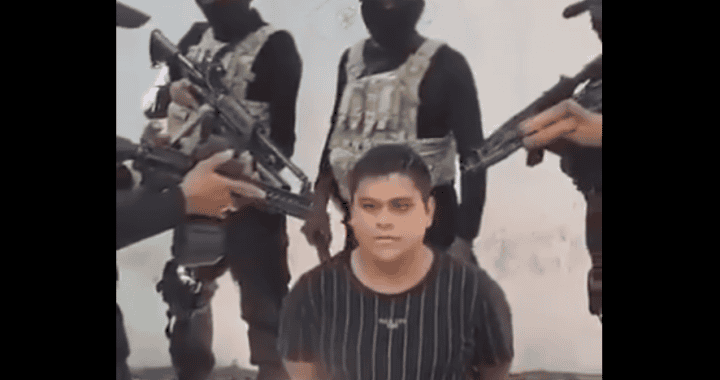 Amenaza de violencia, niños en peligro, situación de riesgo, presencia policial armada, actividad delincuencial en Loreto, noticias de inseguridad, impacto social, conflicto en Loreto, información de emergencia.