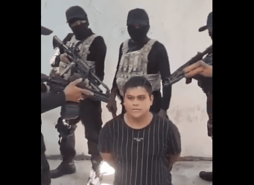 Amenaza de violencia, niños en peligro, situación de riesgo, presencia policial armada, actividad delincuencial en Loreto, noticias de inseguridad, impacto social, conflicto en Loreto, información de emergencia.