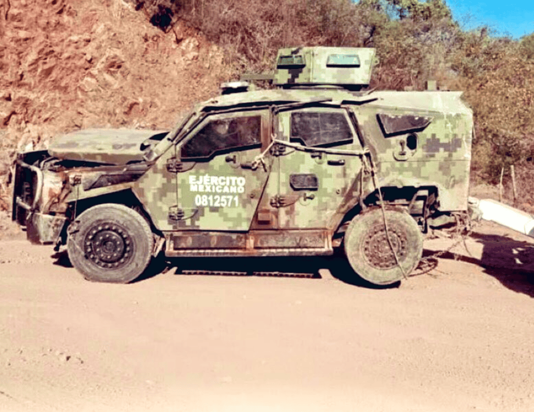 Crash vehicle del ejército mexicano en caminos rurales de Loreto, evidenciando incidente en zonas de difícil acceso.