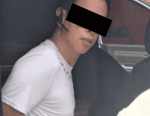 Asalto con arma en Loreto: sospechoso detenido y trasladado por la policía. La ciudadanía pide mayor seguridad en las calles para prevenir delitos y garantizar la tranquilidad en la región.