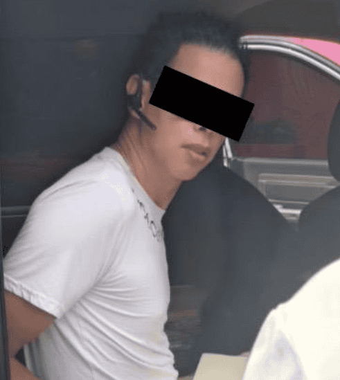 Asalto con arma en Loreto: sospechoso detenido y trasladado por la policía. La ciudadanía pide mayor seguridad en las calles para prevenir delitos y garantizar la tranquilidad en la región.