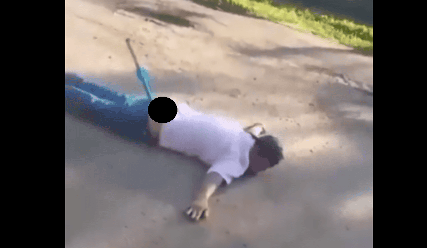 Accidente de mujer caído en la vía pública capturado en Loreto, Noticias Perú. Seguridad vial, incidentes en Loreto. Precaución al transitar en zonas urbanas y rurales del Perú.