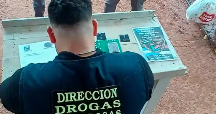 Vehículo de la policía de Loreto en Perú, destacando la labor de la Dirección de Drogas y Delitos, agentes en acción contra el narcotráfico en Loreto.