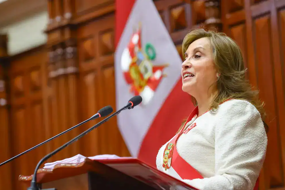 Loreto Noticias, política, discurso, mujer, autoridad, Congreso, Perú, gobierno, representante, líder, evento oficial, mujer líder en política, discurso en el Congreso, autoridades peruanas, evento cívico, gestión pública, líder peruana, postura política, evento político, política peruana, Congreso de Perú, Loreto.
