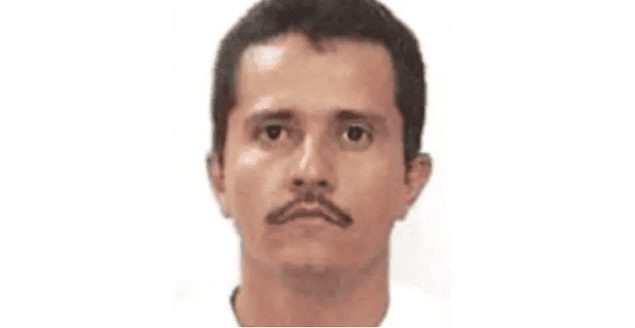 Imagen de un hombre con bigote y cabello cortado, retrato de rostro en fondo blanco, en contexto informativo de Loreto Noticias.