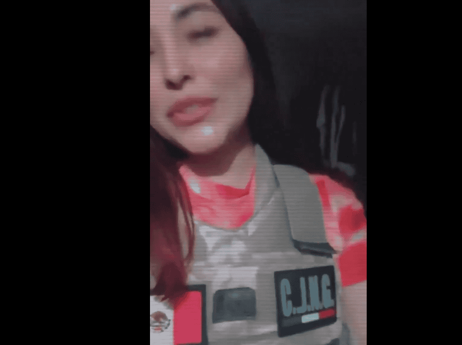 Policía femenina de Loreto en acción durante operación contra el crimen en Loreto Noticias, mostrando la labor de las fuerzas del orden en la región.