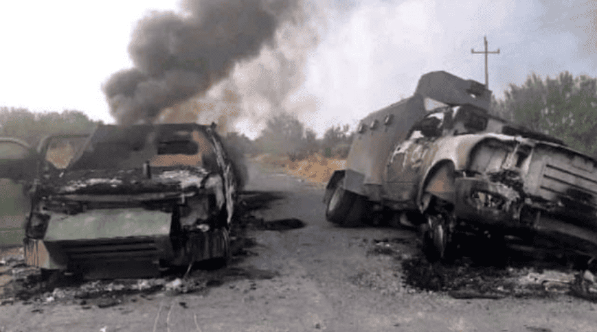 Vehículos quemados tras ataque armado en Loreto, Perú, causa preocupación por seguridad. Incidentes violentos afectan la tranquilidad local, generando alarma en la comunidad.