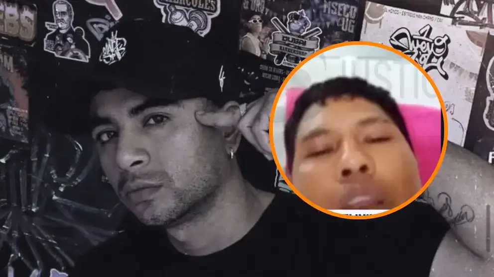 Maestro de tatuajes con fondo de stickers y arte urbano en Loreto, Perú.