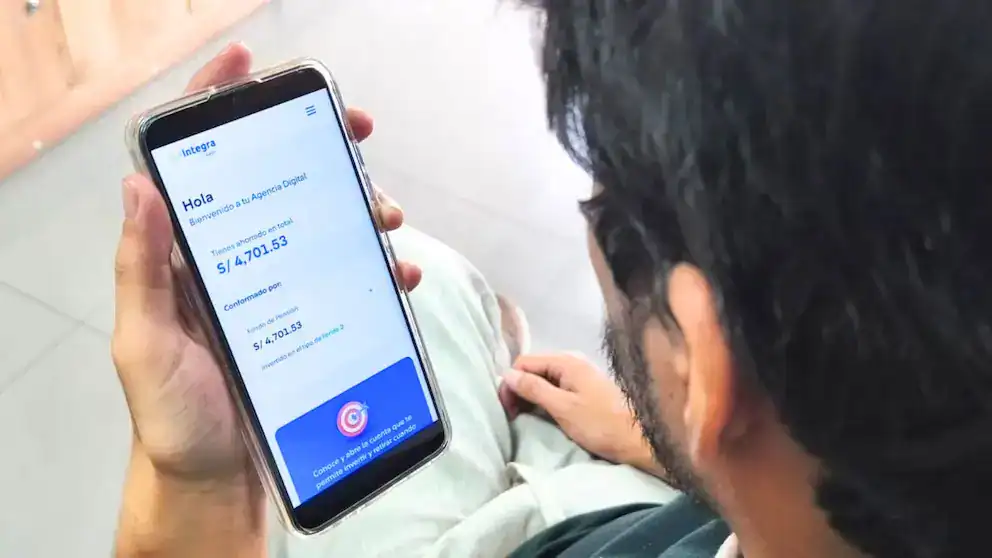 Dinero digital en dispositivo móvil, consulta en línea, aplicación bancaria, finanzas personales, gestión de inversiones, noticias económicas Loreto Noticias, actualidad económica Loreto, economía digital Loreto, banca en línea Loreto, finanzas en Loreto.