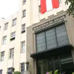 Personal de salud atendiendo en el Ministerio de Salud de Loreto en Perú.