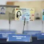 DNI electrónico 3.0 en exhibición en Loreto Noticias, mostrando la actualización en documentos de identidad en Perú para mayor seguridad y verificación en trámites oficiales.